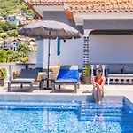 Casa Dos Leões Arco da Calheta (Madeira)