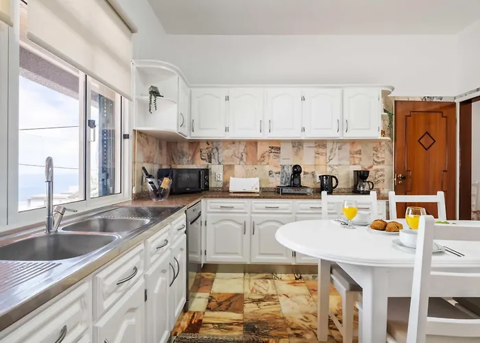 Casa Dos Leoes * Arco da Calheta (Madeira)